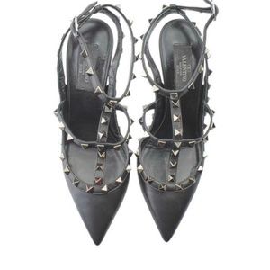 Valentino  Black Rockstud Leather Pumps size 39